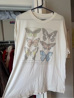 American Eagle Butterfly Graphic Tee - Women’s M